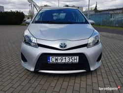 Srebrny Używany 2013 Toyota Yaris Hybrid Hatchback | 34 900 zł (Drogi)
