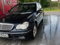 Granatowy Używany 2001 Mercedes C240 Kombi | 6300 zł