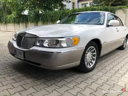 Biały Używany 2000 Lincoln Town Car Sedan/Limuzyna | 34 000 zł
