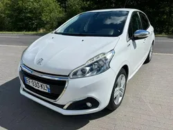 Biały Używany 2016 Peugeot 208 Hatchback | 25 000 zł (Dobra cena)