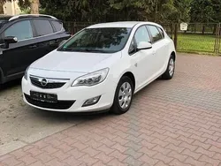 Biały Używany 2010 Opel Astra Hatchback | 20 000 zł (Uczciwa cena)