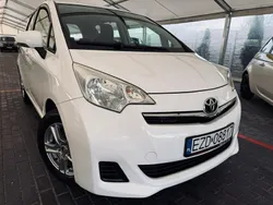Biały Używany 2011 Toyota Verso-S Minivan | 25 700 zł