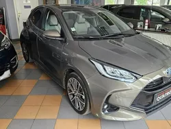 Beżowy (metalik, perła) Używany 2021 Toyota Yaris Hybrid Hatchback | 77 300 zł (Uczciwa cena)