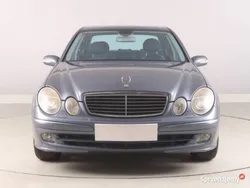 Niebieski Używany 2003 Mercedes E320 Sedan/Limuzyna | 17 999 zł