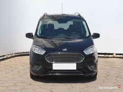 Czarny Używany 2020 Ford Tourneo Courier Minivan | 48 999 zł (Uczciwa cena)