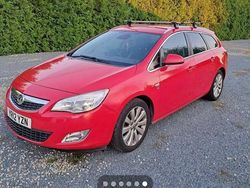 Czerwony Używany 2012 Opel Astra Kombi | 1234 zł