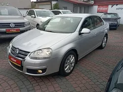 Srebrny (metalik) Używany 2010 VW Jetta Sedan/Limuzyna | 23 900 zł (Drogi)