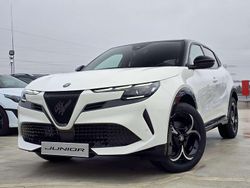 Lakier pastelowy biały z czarnym dachem sempione Używany 2024 Alfa Romeo Junior SUV | 134 160 zł