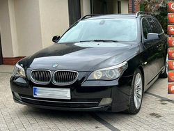 Czarny Używany 2010 BMW 525 Kombi | 22 900 zł