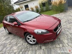 Bordowy (metalik) Używany 2017 Volvo V40 Kombi | 44 999 zł (Dobra cena)