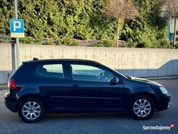 Granatowy Używany 2005 VW Golf V Trendline Hatchback | 11 900 zł (Dość drogi)