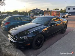 Czarny Używany 2013 Ford Mustang Premium Coupe | 67 900 zł