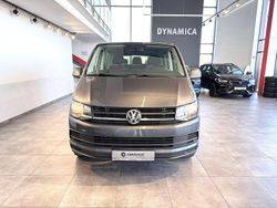 Szary Używany 2018 VW Caravelle Trendline Minivan | 96 900 zł (Dość drogi)