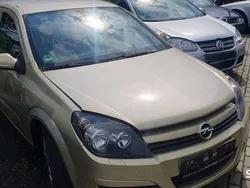 Złoty Używany 2004 Opel Astra Hatchback | 10 200 zł (Drogi)