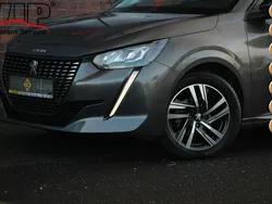 Szary Używany 2022 Peugeot 208 Hatchback | 55 990 zł (Dość drogi)