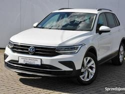 Biały Używany 2021 VW Tiguan Life SUV | 89 900 zł (Uczciwa cena)