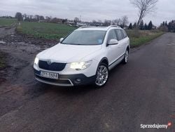 Biały Używany 2013 Skoda Superb Kombi | 37 800 zł (Dobra cena)