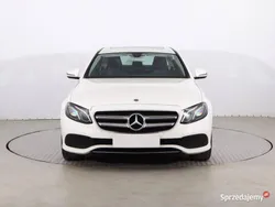 Biały Używany 2018 Mercedes E200 Sedan/Limuzyna | 86 999 zł