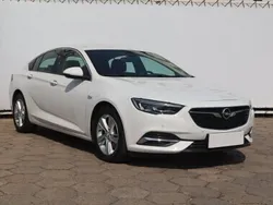 Biały Używany 2019 Opel Insignia Hatchback | 57 999 zł (Dość drogi)