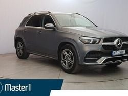Srebrny Używany 2019 Mercedes 300 SUV | 249 850 zł
