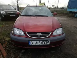Bordowy Używany 2001 Toyota Avensis Kombi | 4199 zł