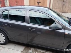 Grafitowy Używany 2012 Opel Astra Hatchback | 21 500 zł (Dobra cena)