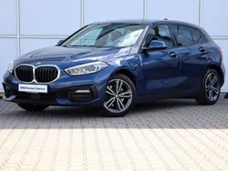 Niebieski phytonic metalizowany Używany 2021 BMW 118 Shadowline Hatchback | 89 900 zł (Uczciwa cena)