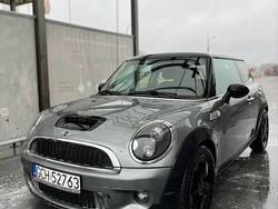 Grafitowy Używany 2007 Mini Cooper S Hatchback | 16 500 zł (Uczciwa cena)