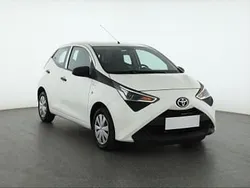 Biały Używany 2019 Toyota Aygo Hatchback | 37 999 zł (Dobra cena)