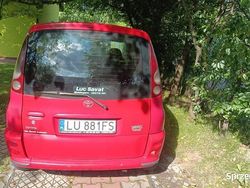 Czerwony Używany 2002 Toyota Yaris Verso Minivan | 4600 zł