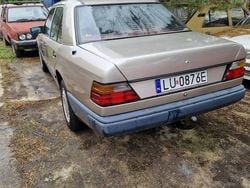 Używany 1988 Mercedes E250 | 6500 zł