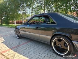Czarny Używany 1995 Mercedes E320 Coupe | 85 000 zł