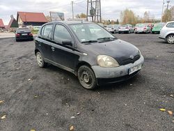 Czarny Używany 2000 Toyota Yaris Hatchback | 2300 zł