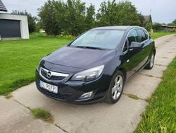 Czarny Używany 2011 Opel Astra Hatchback | 28 900 zł (Uczciwa cena)