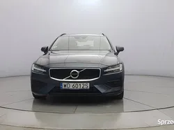 Niebieski ciemny Używany 2022 Volvo V60 Momentum Kombi | 130 800 zł (Uczciwa cena)