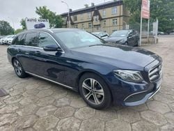 Niebieski ciemny (metalik) Używany 2018 Mercedes E200 Kombi | 85 000 zł (Dobra cena)