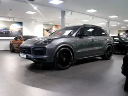 Quarzite grey metallic Używany 2020 Porsche Cayenne SUV | 299 000 zł (Uczciwa cena)