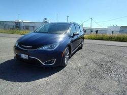 Niebieski ciemny (metalik) Używany 2018 Chrysler Pacifica Limited SUV | 93 999 zł
