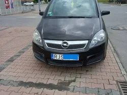Czarny Używany 2007 Opel Zafira Minivan | 10 500 zł (Uczciwa cena)