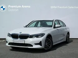 Biały (metalik) Używany 2021 BMW 318 Sedan/Limuzyna | 104 900 zł (Uczciwa cena)