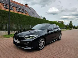 Czarny (metalik) Używany 2021 BMW 118 Hatchback | 89 900 zł (Uczciwa cena)