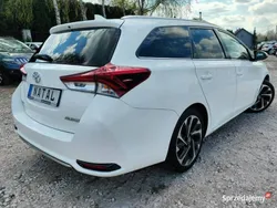 Biały (metalik) Używany 2016 Toyota Auris Kombi | 44 400 zł