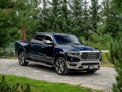 Niebieski (metalik) Używany 2021 RAM 1500 Pickup | 219 777 zł (Dobra cena)