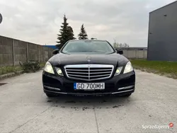 Czarny Używany 2010 Mercedes E220 Sedan/Limuzyna | 42 000 zł (Dość drogi)