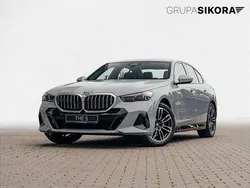Szary sophisto z brylantowym połyskiem metalizowany Używany 2025 BMW 520 Comfort Edition Sedan/Limuzyna | 260 900 zł (Dobra cena)