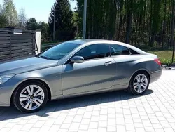 Szary Używany 2009 Mercedes E250 Coupe | 34 900 zł