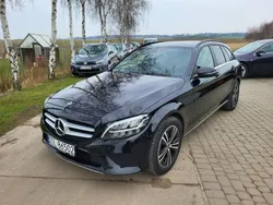 Czarny (metalik) Używany 2019 Mercedes C220 Kombi | 79 900 zł (Uczciwa cena)