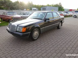 Czarny Używany 1990 Mercedes 200 Sedan/Limuzyna | 15 000 zł