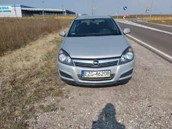 Beżowy Używany 2010 Opel Astra Hatchback | 14 900 zł