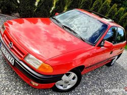 Czerwony Używany 1994 Opel Astra Hatchback | 9900 zł